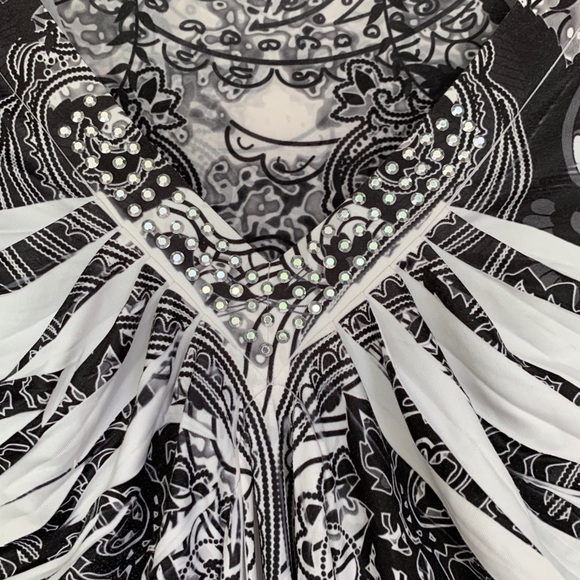 One World Sublimation V-Neck Top -size Medium - Picture 3 of 5